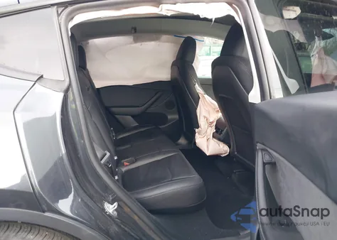 2025 Tesla Model Y Long Range Dual Motor All-Wheel Drive z USA, uszkodzony, nr VIN 7SAYGDEE7SF287094